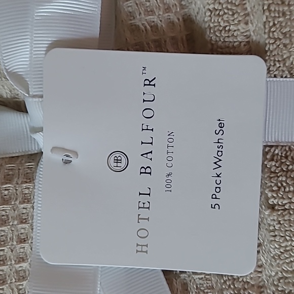 Hotel Balfour Washcloth Set - Picture 3 of 7